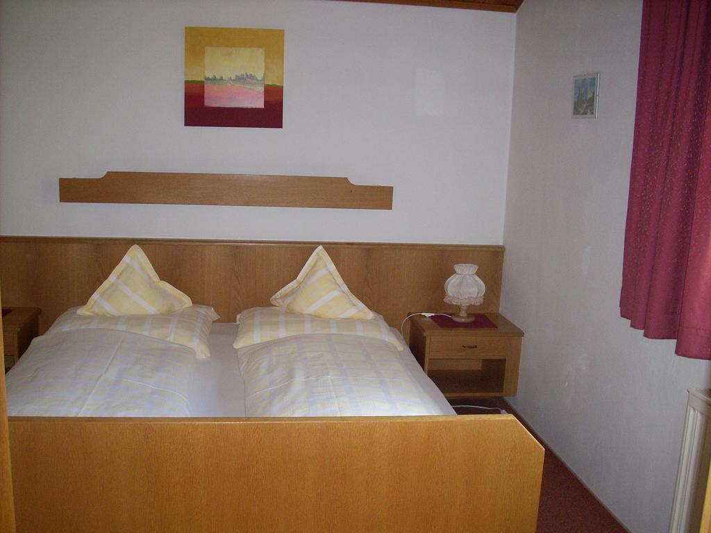 Haus Puit Mandarfen Pitztal Apartman Sankt Leonhard im Pitztal Szoba fotó